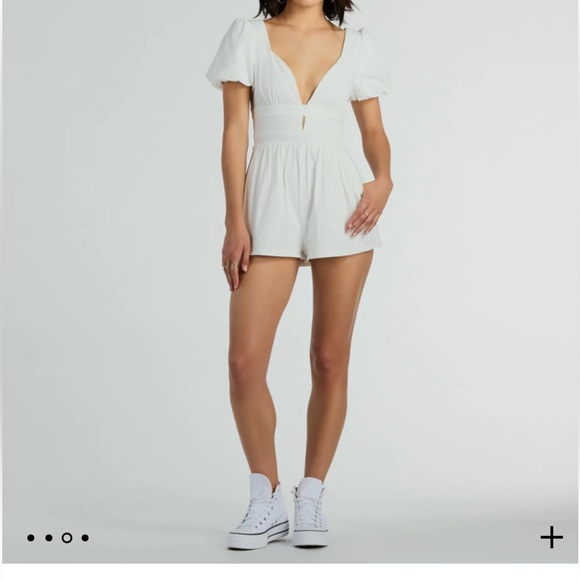 New Katie Kane One Take Puff Sleeve V-Neck
Linen Romper - Picture 3 of 5